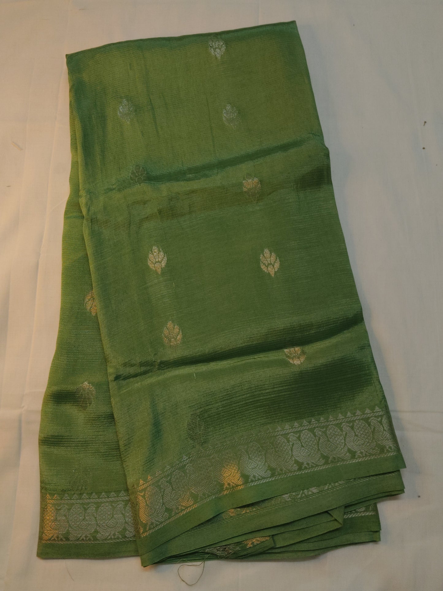 Mangalagiri pattu leaf design saree