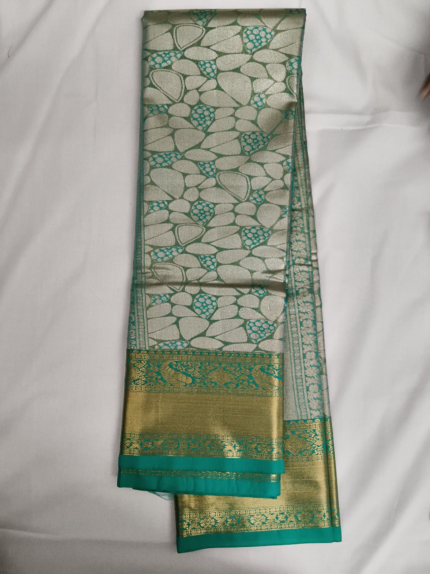 Taniyawar pattu sarees