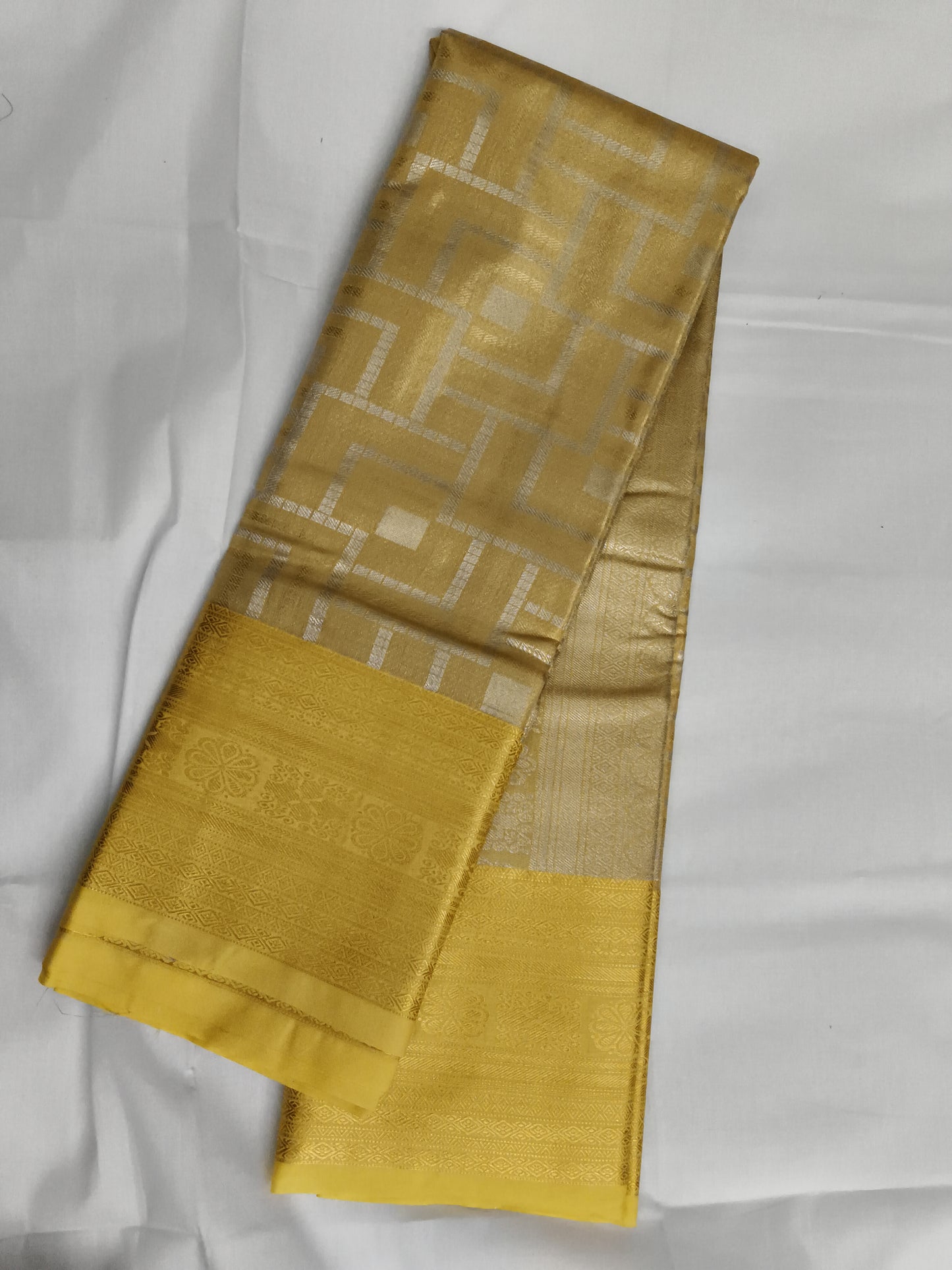 Taniyawar pattu sarees
