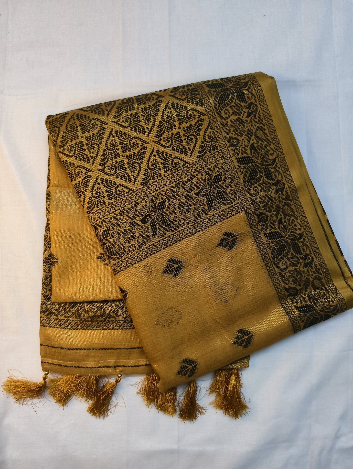 Jhamdhani tissue saree