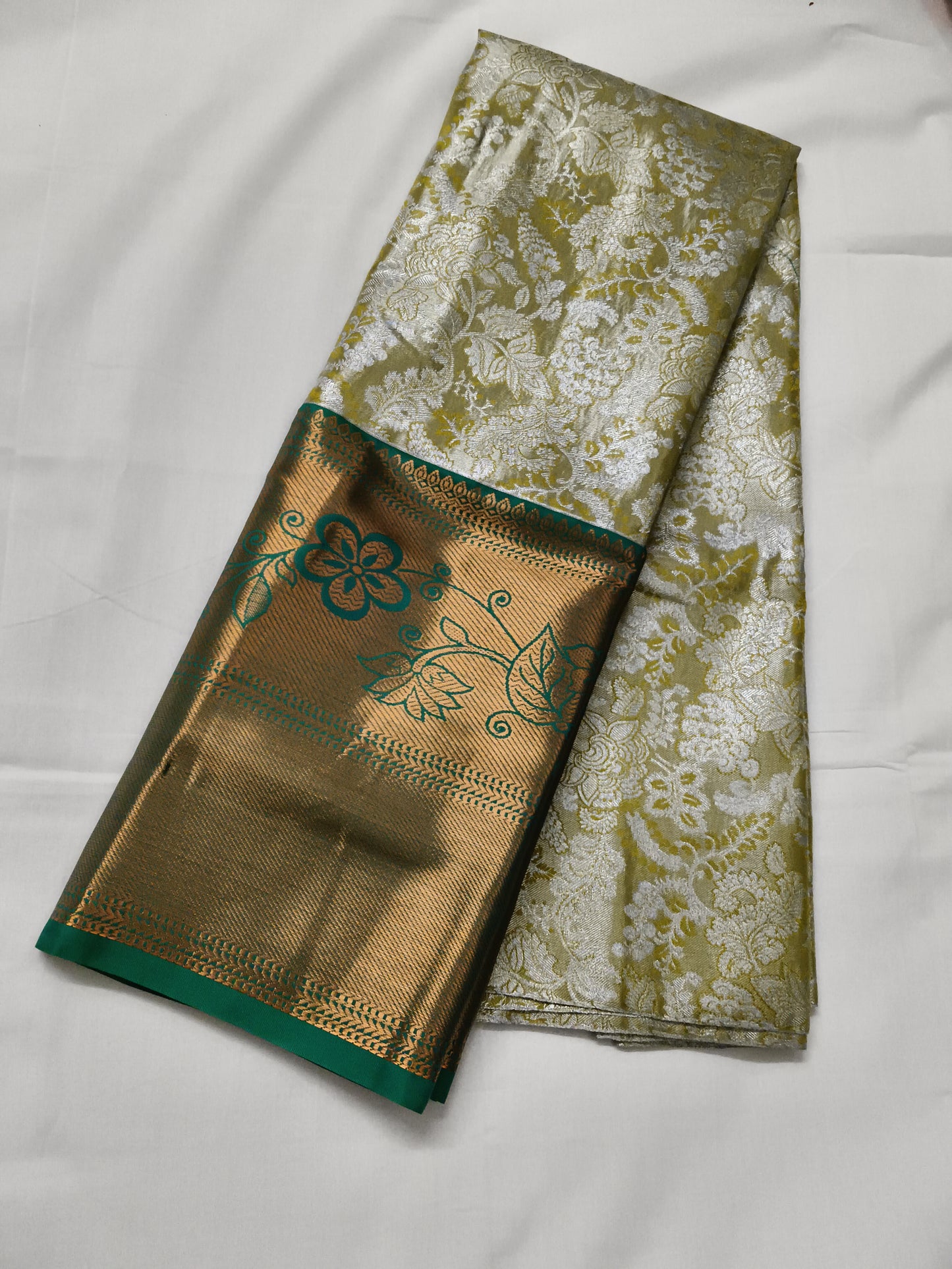 Pattu lehenga with blouse (free size)