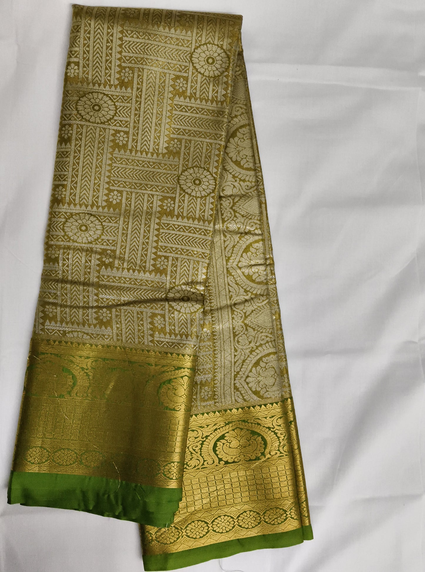Taniyawar pattu sarees