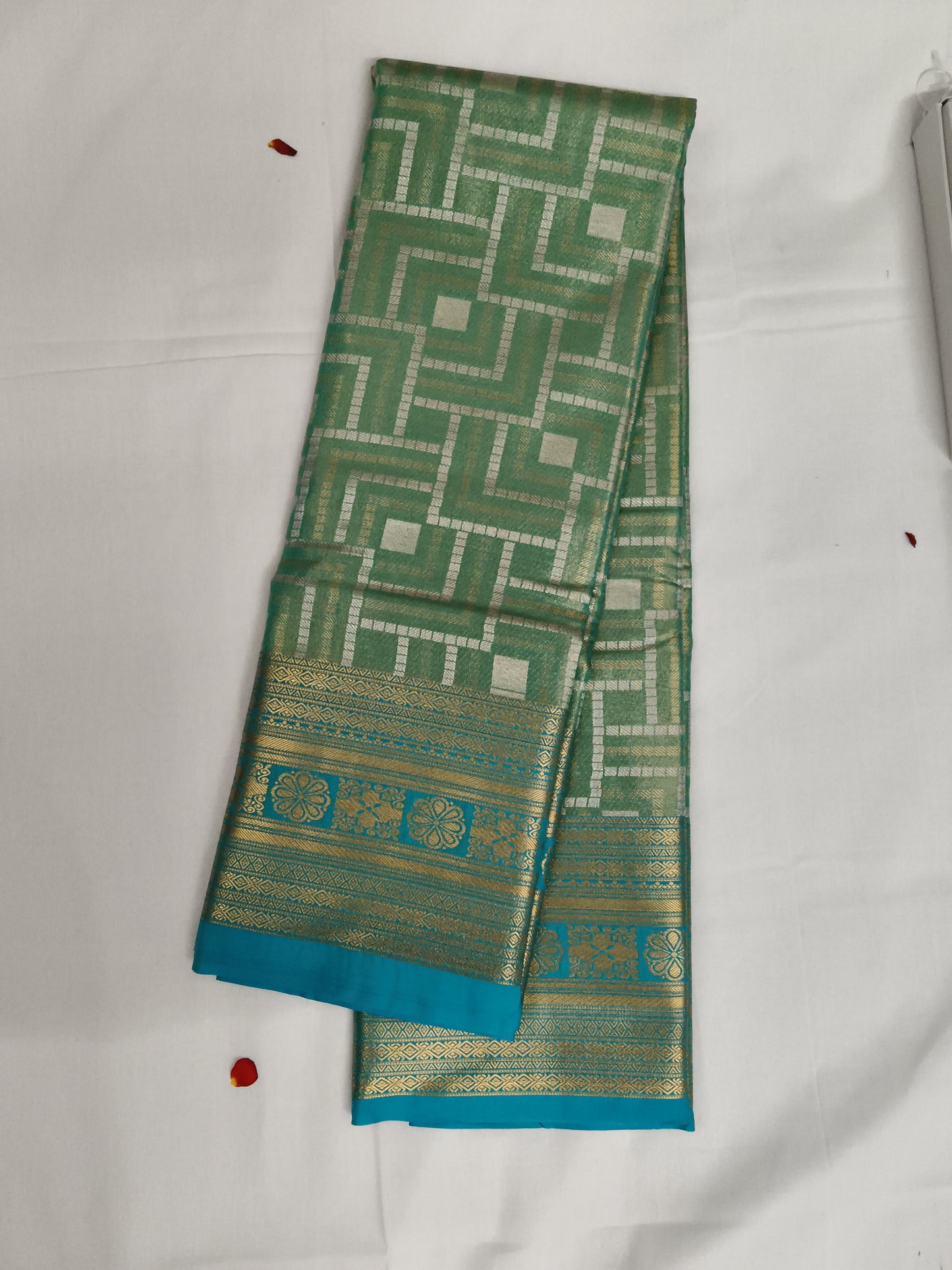 Taniyawar pattu sarees