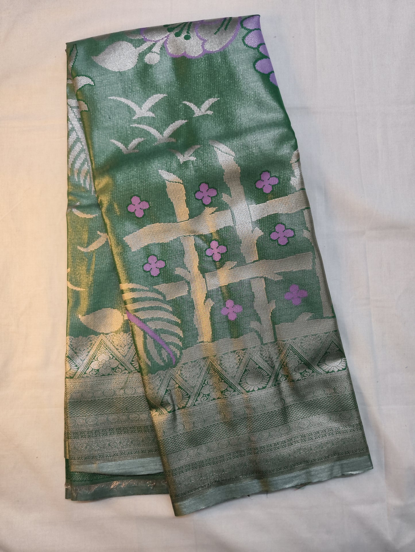 Artistic semi pattu