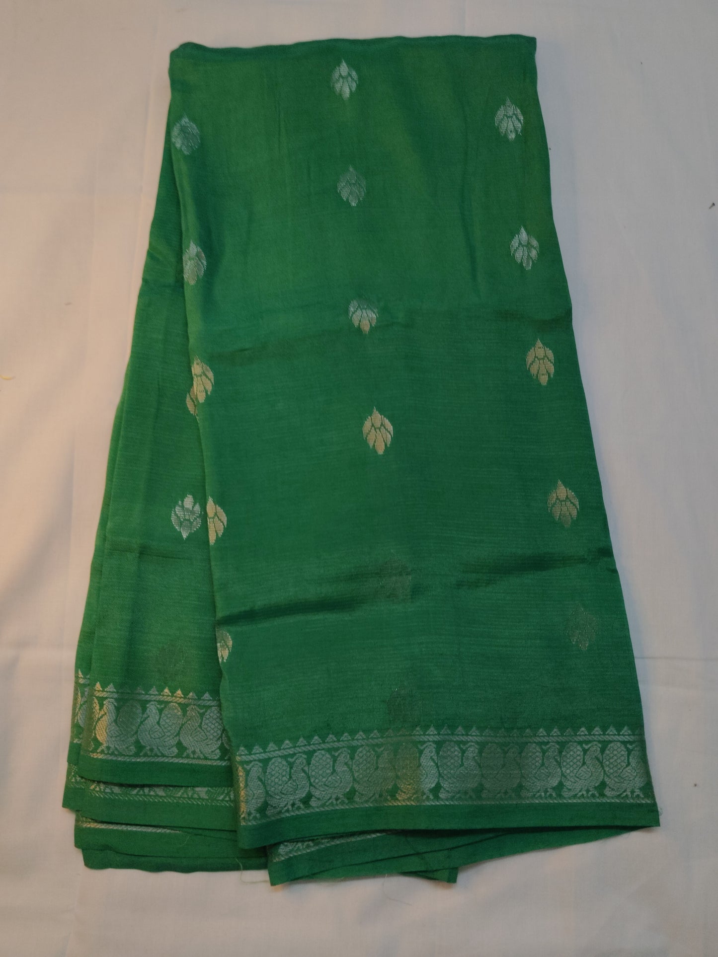 Mangalagiri pattu leaf design saree