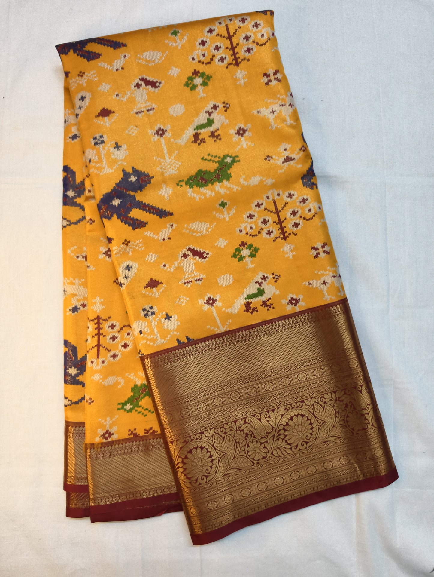 Artistic semi pattu
