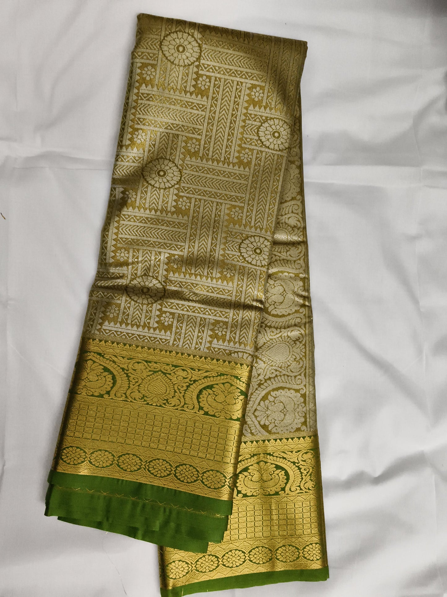 Taniyawar pattu sarees