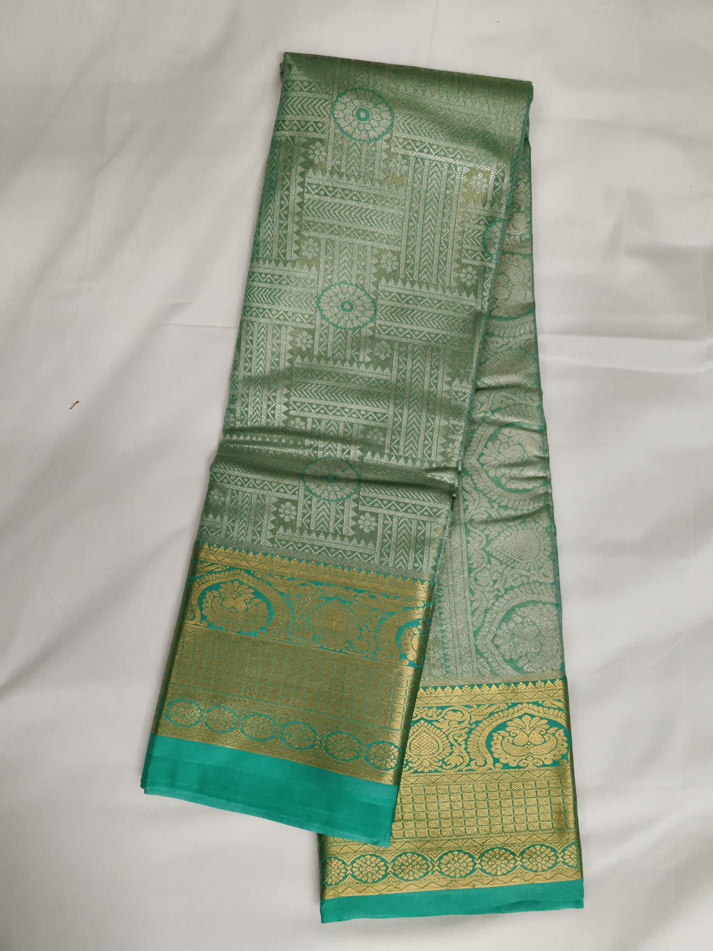 Taniyawar pattu sarees