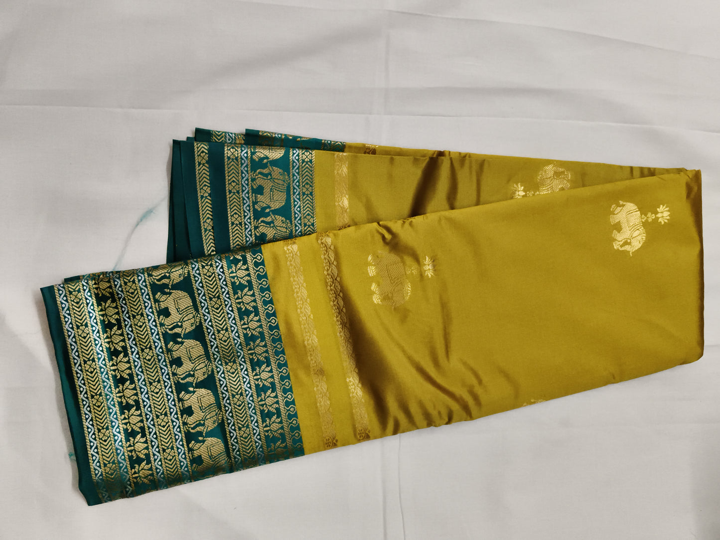 Premium royal border gadwal saree