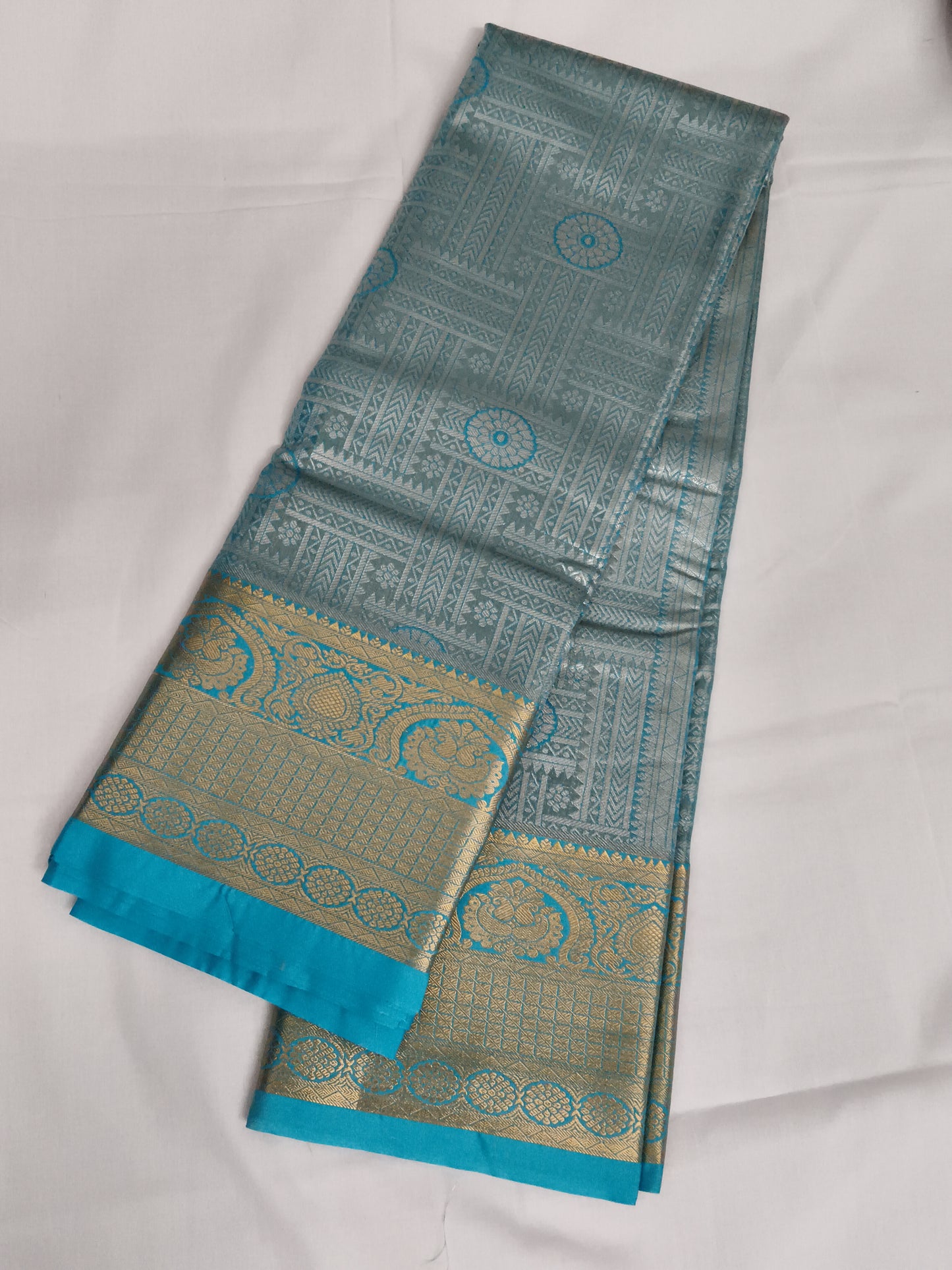 Taniyawar pattu sarees