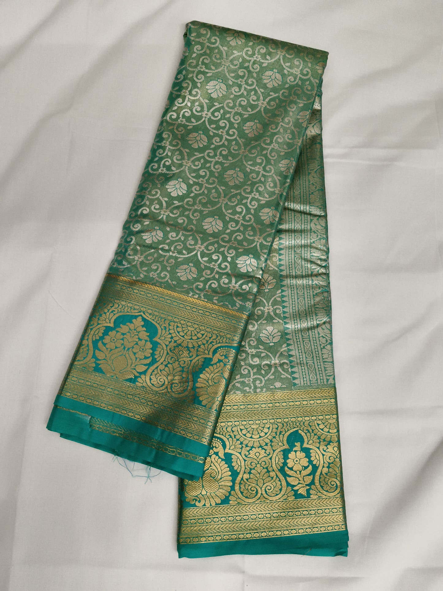 Taniyawar pattu sarees