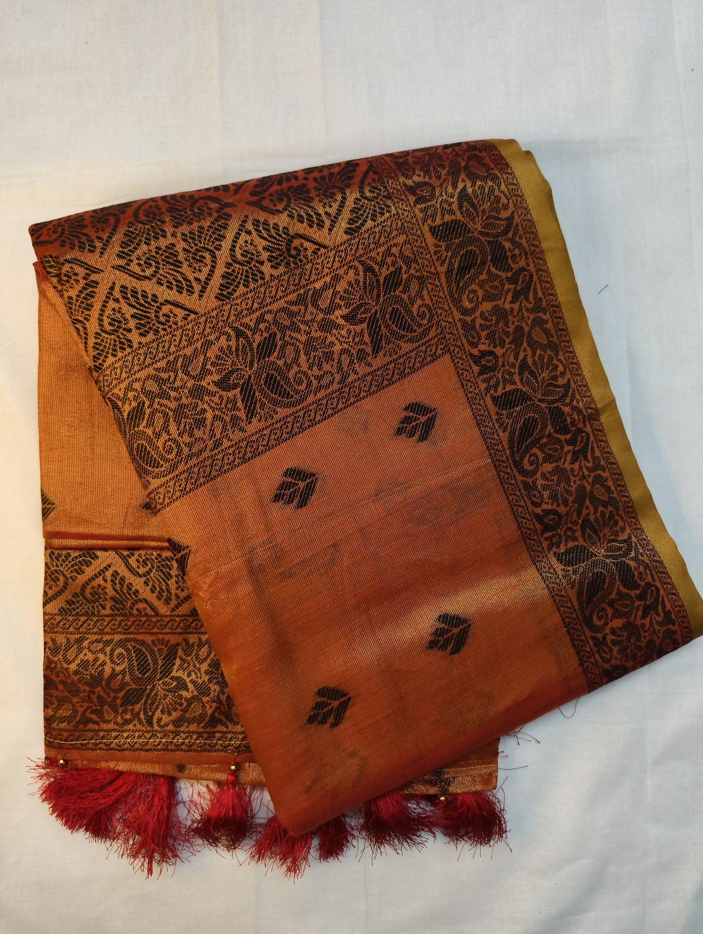 Jhamdhani tissue saree