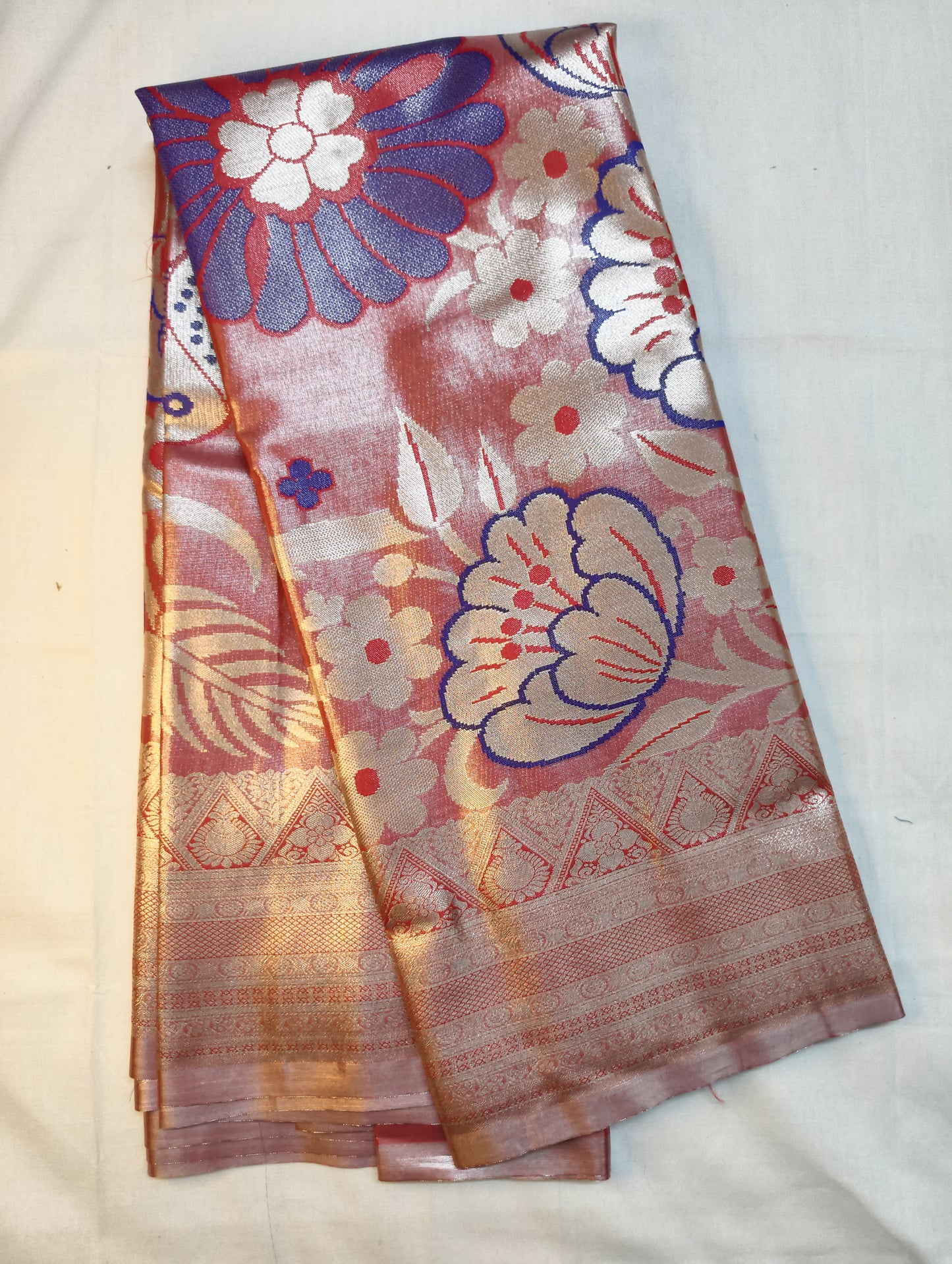 Artistic semi pattu