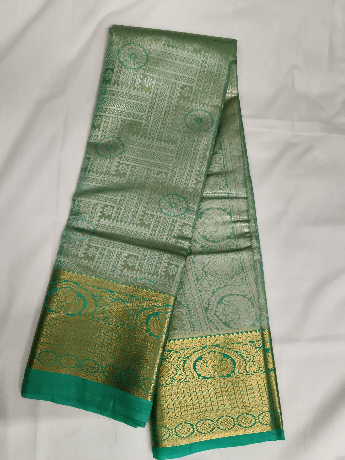 Taniyawar pattu sarees